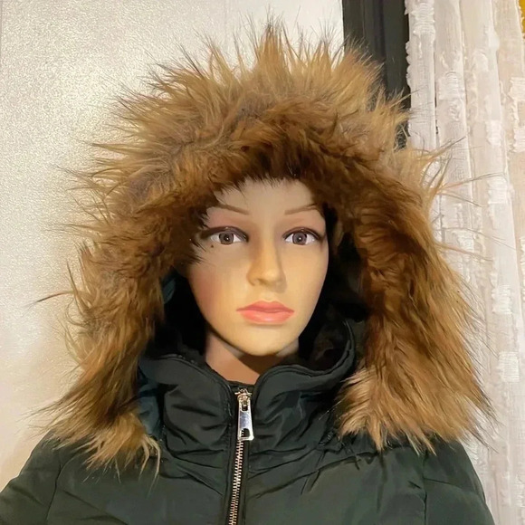 F & F women’s puffer jacket with detachable hood - Picture 8 of 16